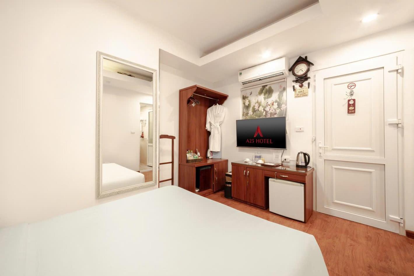 A25 Hotel - 46 Chau Long Ханой Экстерьер фото