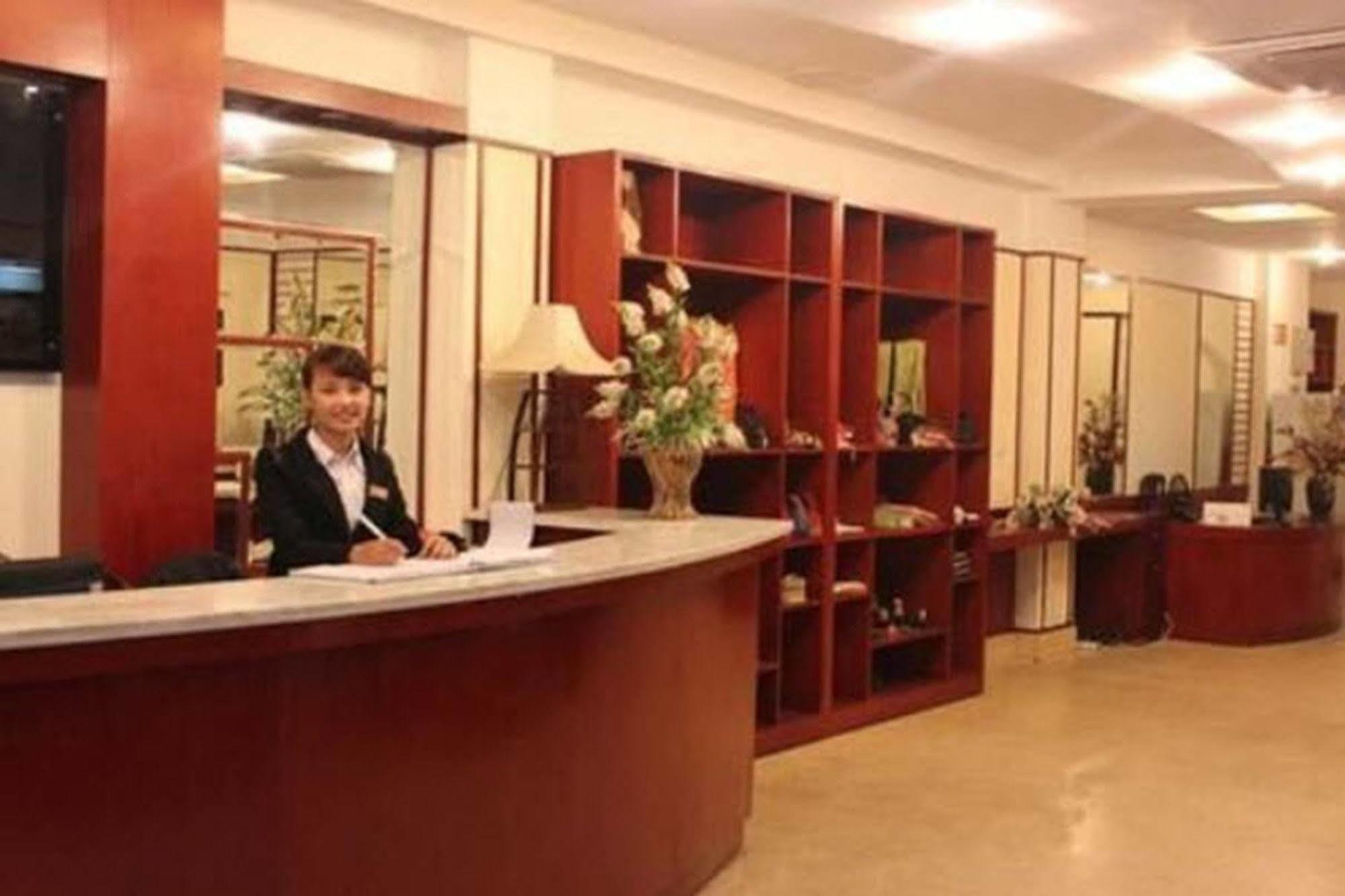 A25 Hotel - 46 Chau Long Ханой Экстерьер фото